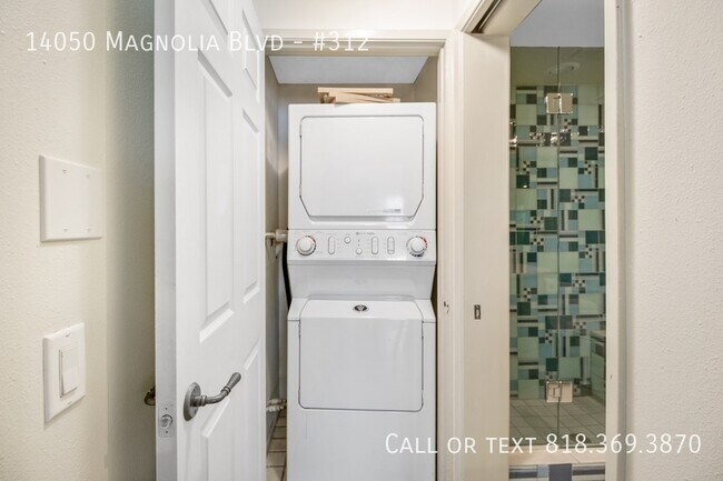 Building Photo - 14050 Magnolia Blvd