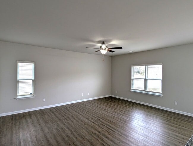 Building Photo - 4 Bedroom!  Easy Access, I-485, I-85, Airp...