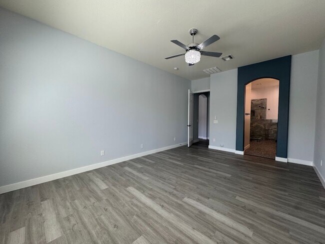 Building Photo - BEAUTIFUL 4 BEDROOM 2 BATHROOM HOME IN PHO...