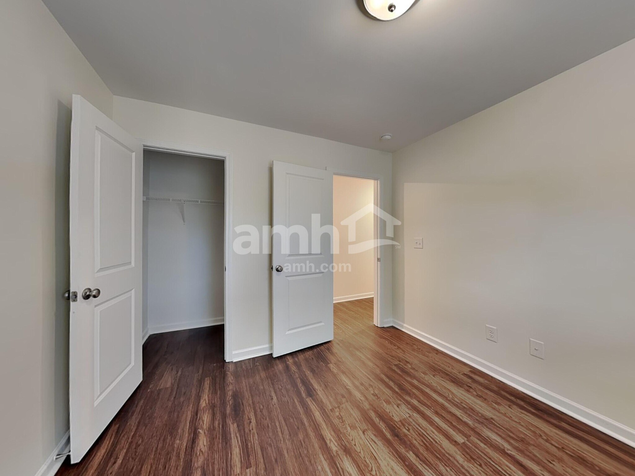 Building Photo - 553 Camp dr