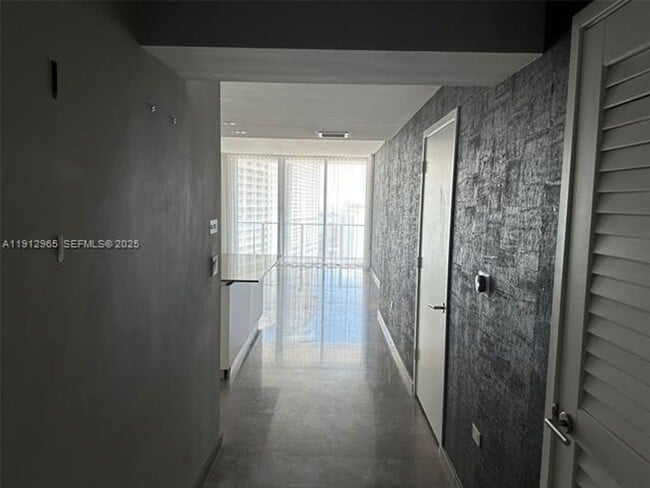 Building Photo - 68 SE 6th St