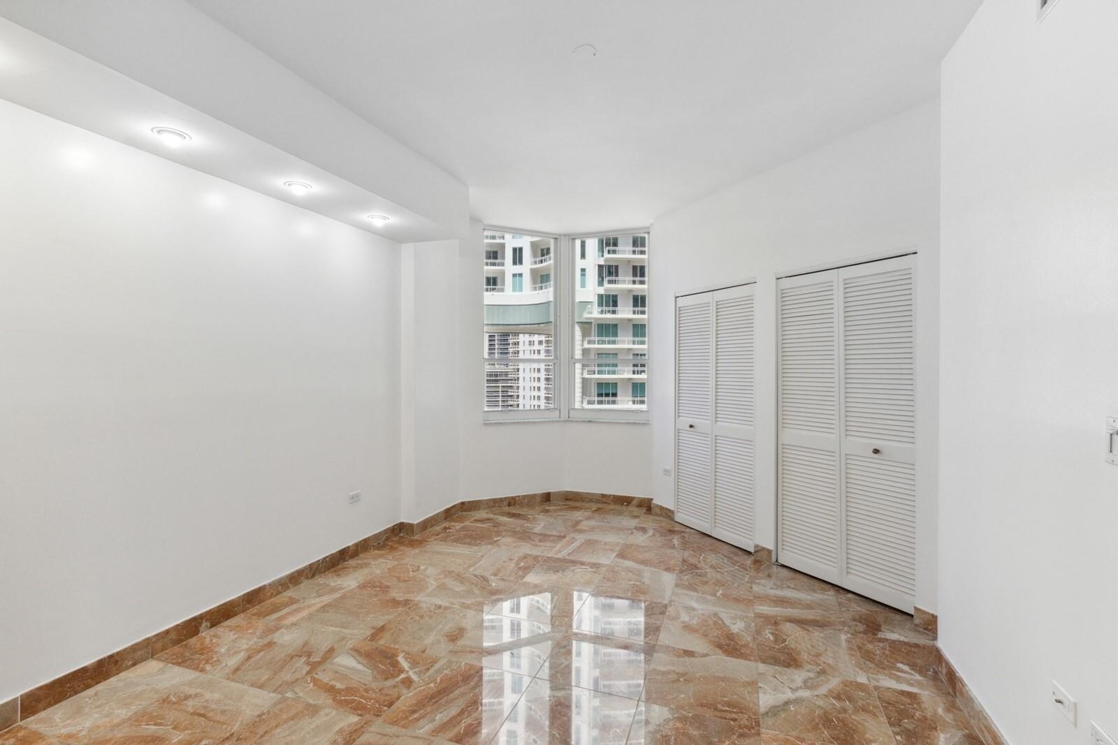 Building Photo - 888 Brickell Key Dr