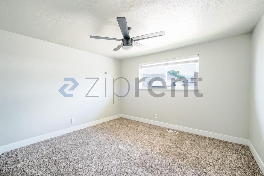 Building Photo - Unit Unit A