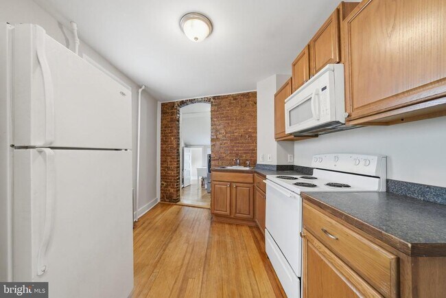 Building Photo - 403 W South St