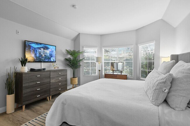 Building Photo - Remodeled River-View Corner Unit with Oversized Patio