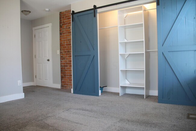 Building Photo - 723 Siebert St