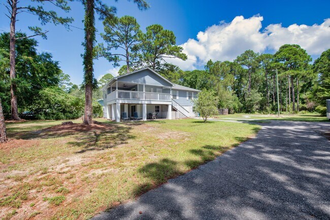 Building Photo - 5230 Soundside Dr
