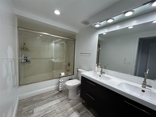 Building Photo - 16300 Golf Club Rd