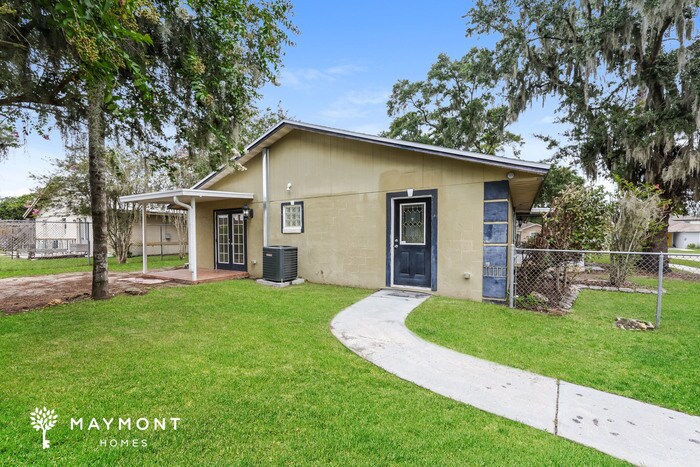 Building Photo - 2310 Chestnut Hills Dr