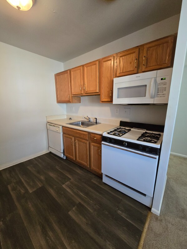 Building Photo - 806 Brook Hill Rd