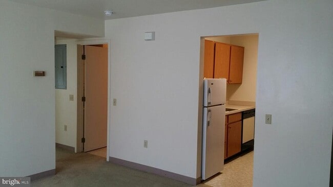 Building Photo - 2300 Vartan Ct