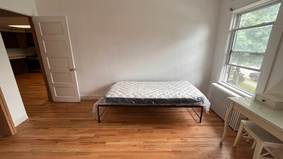 Building Photo - 5859 Hobart St