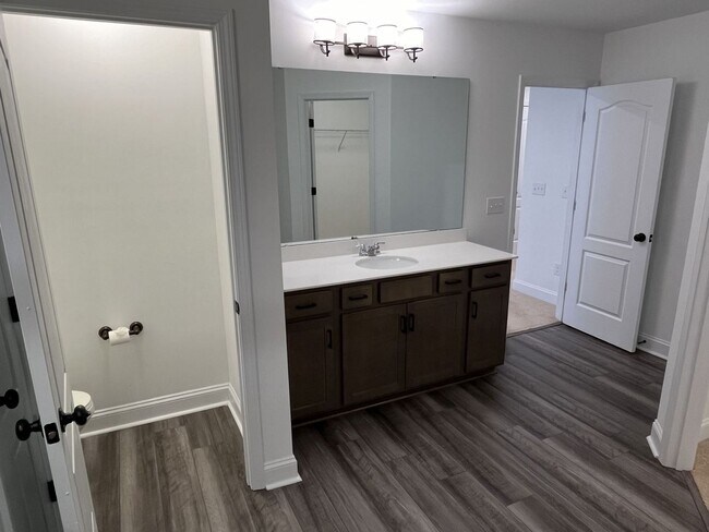 Building Photo - Spacious 5 Bed home in Stallings
