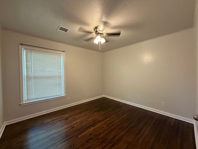 Building Photo - 4819 S Owasso Ave