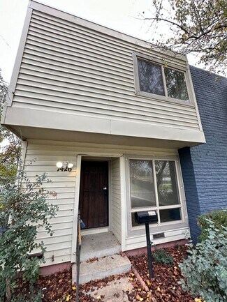 Building Photo - Upgraded Corner Townhouse - 2 bed/1.5 bath