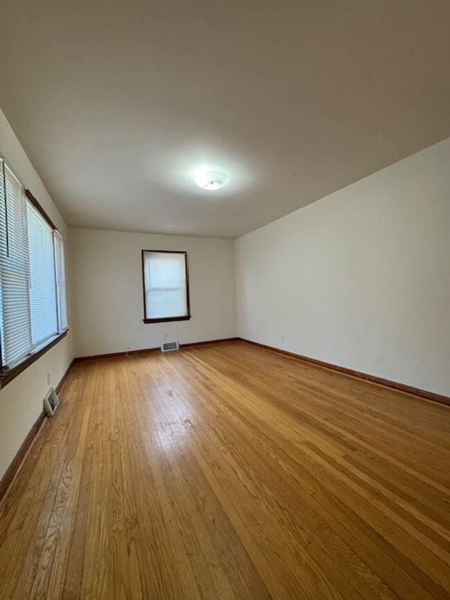 Building Photo - 906 N Audubon Ave