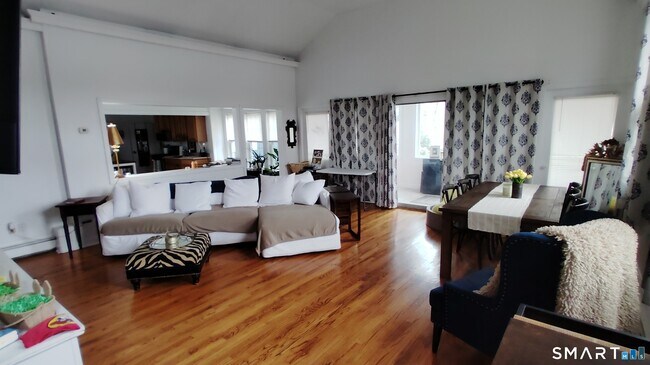 Building Photo - 887 Hanover Rd