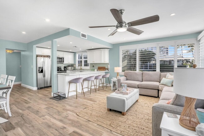 Building Photo - 320 S Ocean Blvd