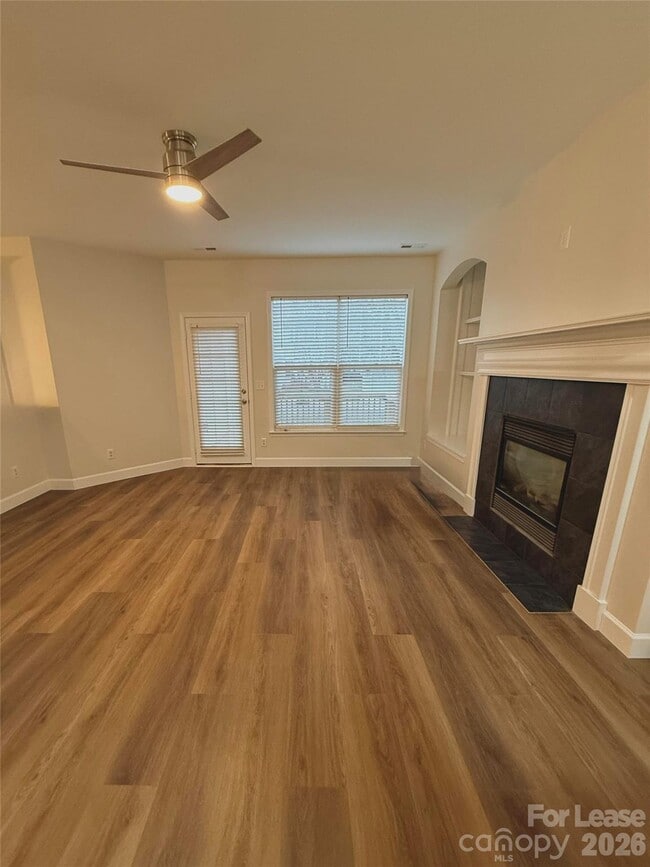 Building Photo - 9235 Island Overlook Ct