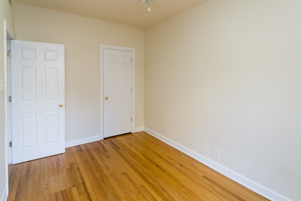 Building Photo - 559 W Aldine Ave