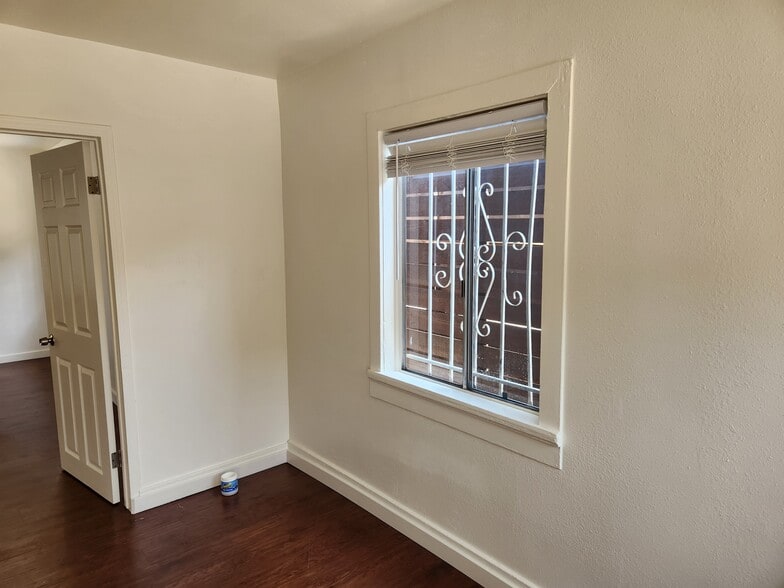 Building Photo - 3361 1/2 Roseview Ave