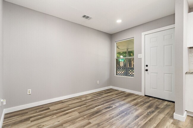 Building Photo - 4-Bedroom, 2-Bath Home in South Dallas with Convenient Access to Major Highways and City Amenities