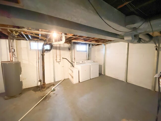 Building Photo - One Plus Bedroom House For Rent!