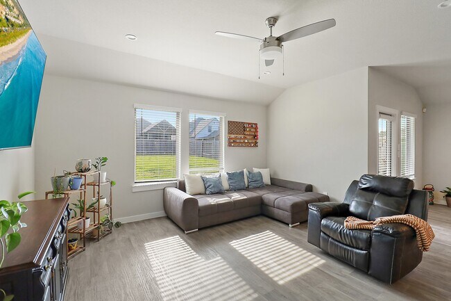Building Photo - 127 Walnut Hl Ct