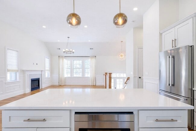 Building Photo - 261 Main St