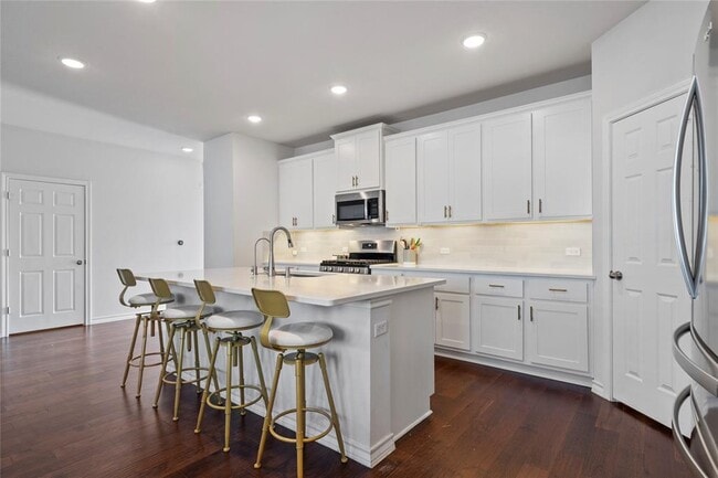 Building Photo - 3007 Salvidar Bend