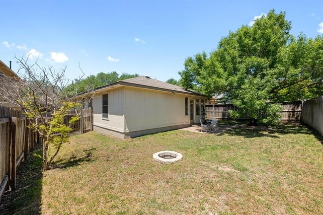 Building Photo - 17505 Bishopsgate Dr