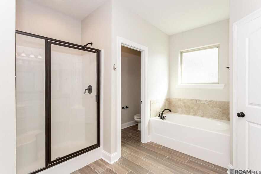Building Photo - 6356 Lake Edge Dr