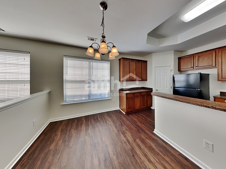 Building Photo - 9640 Turning Wheel Dr