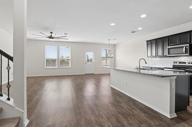 Building Photo - 709 Hummingbird Ln