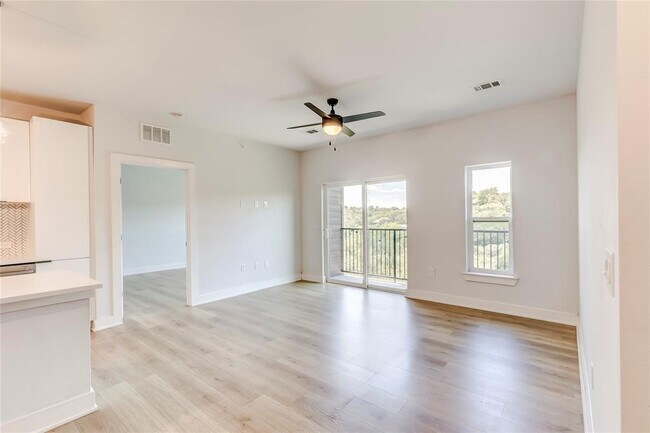 Building Photo - 2500 Longview St