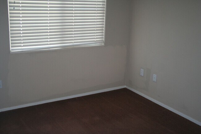 Building Photo - 7115 Quarterhorse Ln