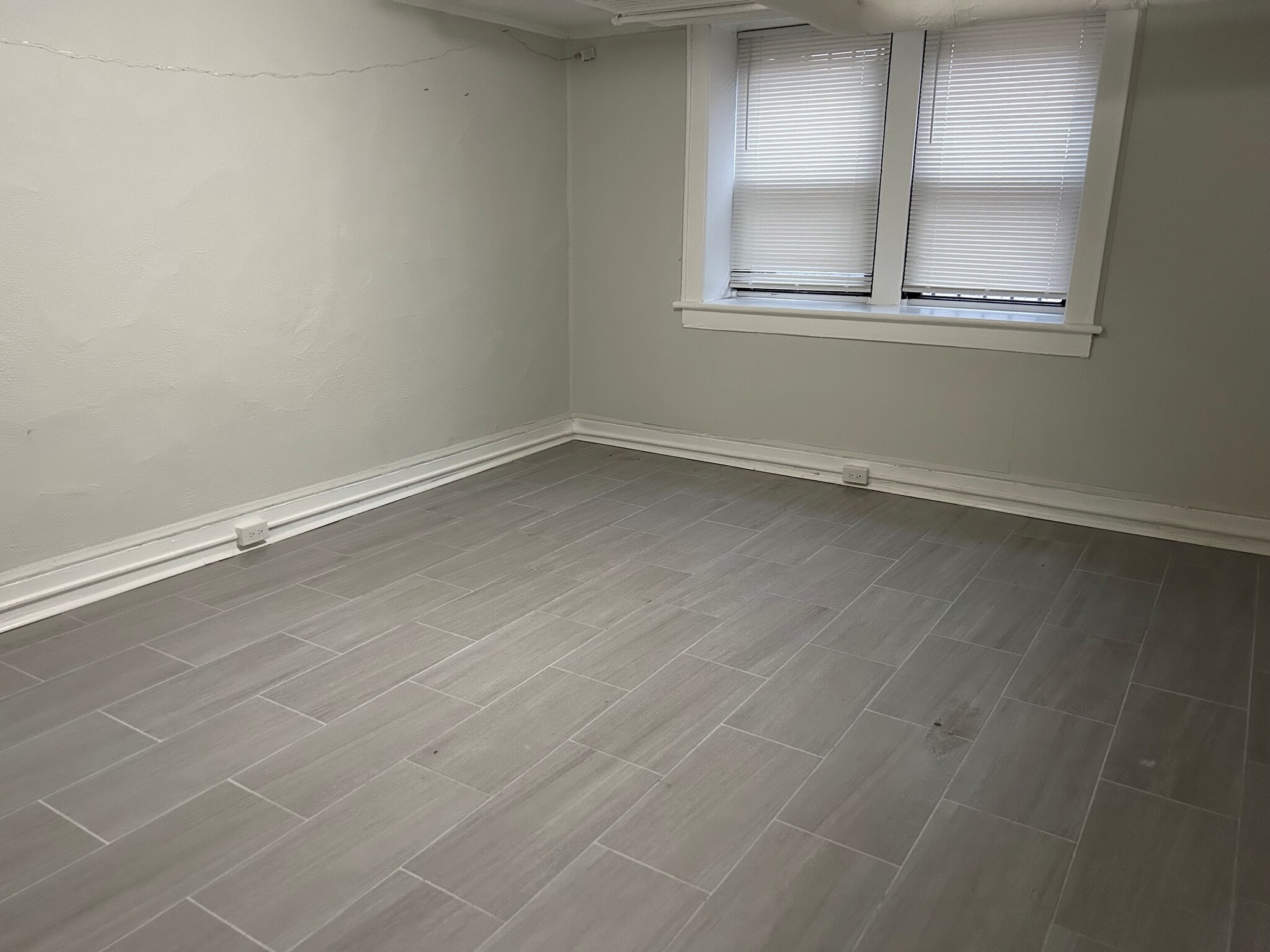 Building Photo - 40 Lincoln Ave