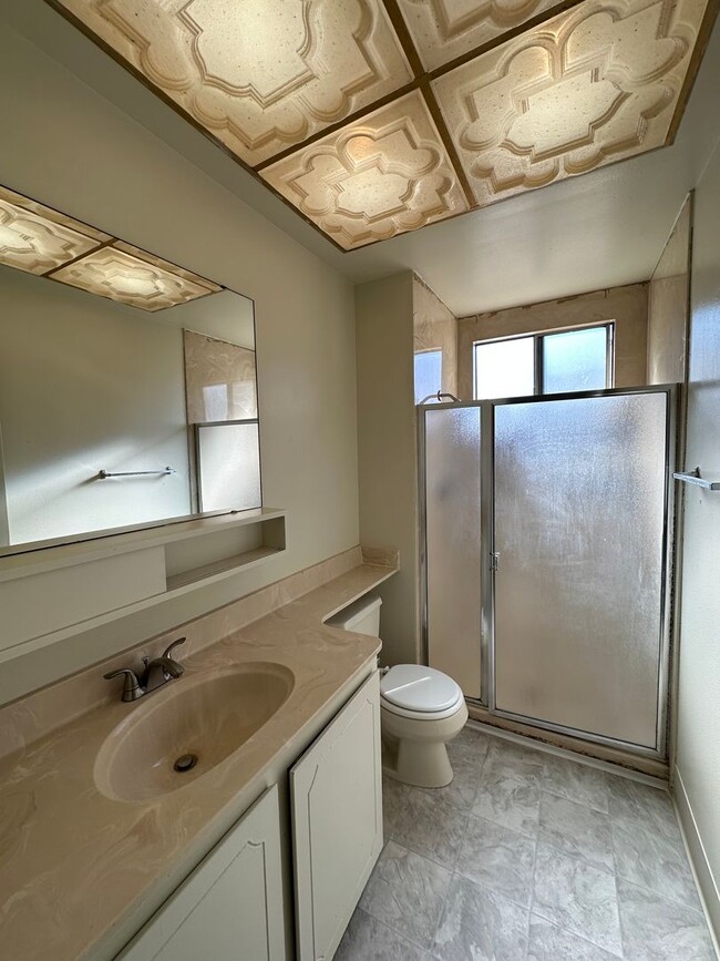 Building Photo - Reduced!!!