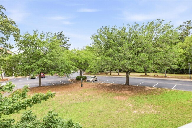 Building Photo - 2801 Chancellorsville Dr