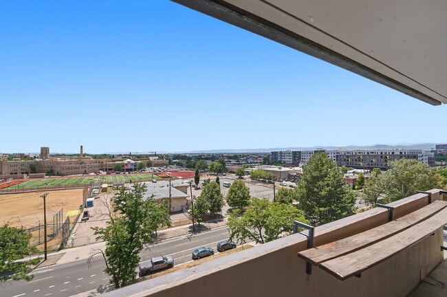 Building Photo - $1,545.95 with Free the first month's rent, 1 Bed - 1 Bath, Condo in Denver with Washer and Dryer!