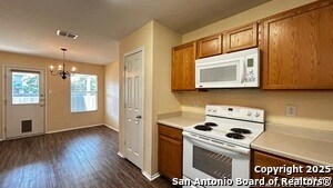 Building Photo - 7731 Silver Grove