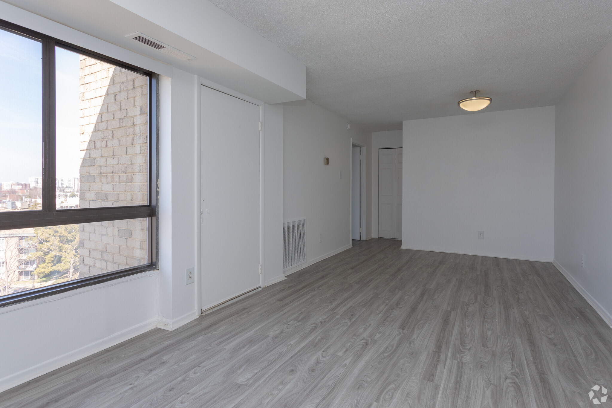 1BR, 1BA - 680 SF - Brent Place