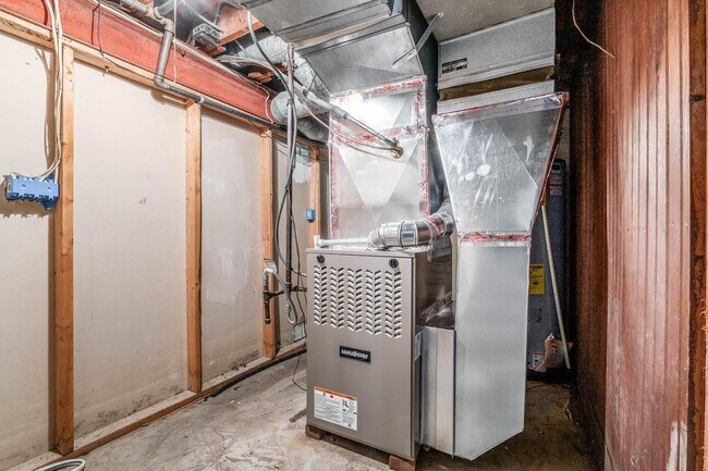 Building Photo - 683 S Roosevelt Ave