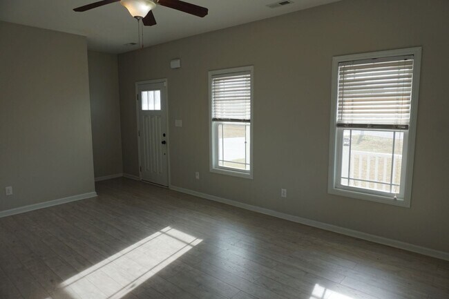 Building Photo - 3 Bedroom 2.5 Bathroom with a Bonus Room located in The Cottages at Petersburg Subdivision, Richl...