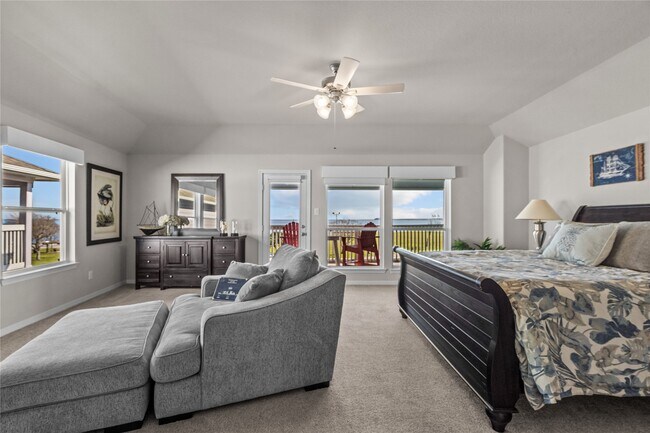 Building Photo - 715 Bayshore Dr