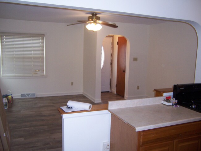 Building Photo - 341 E Gauer Cir