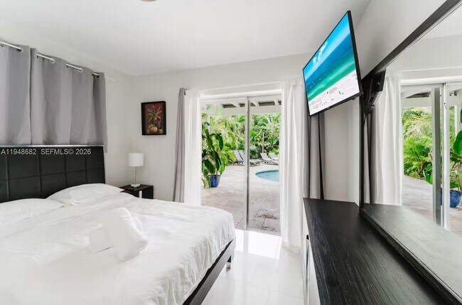 Building Photo - 4017 Monroe St