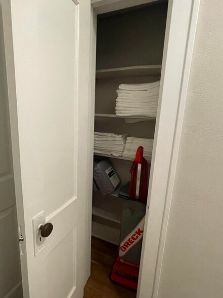 Building Photo - 607 7th Ave SE