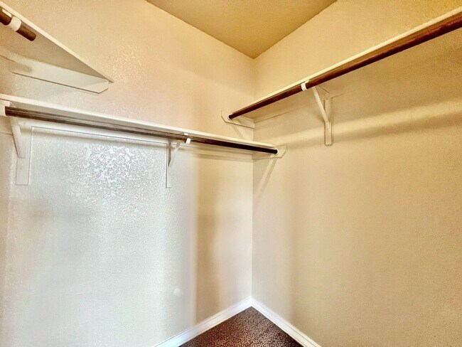 Building Photo - 14103 Veneto Dr