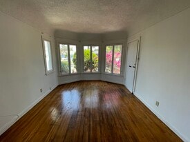 Building Photo - 3402 Greensward Rd
